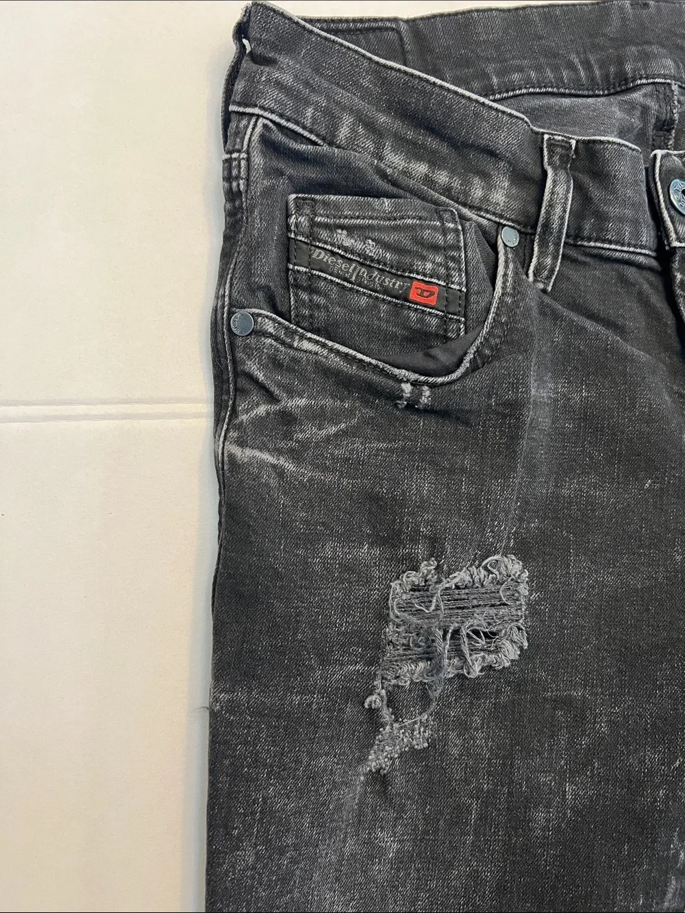 DIESEL WOMEN’S GRUPEE SUPER SLIM- SKINNY LOW WAIST DISTRESSED BLACK/GRAY 27x30